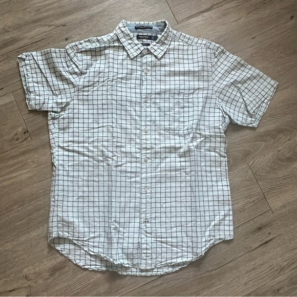 Nautica Men’s SS Button Up Shirt​ - Picture 1 of 4